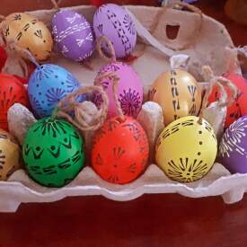 easter eggs in acryl with wax method 